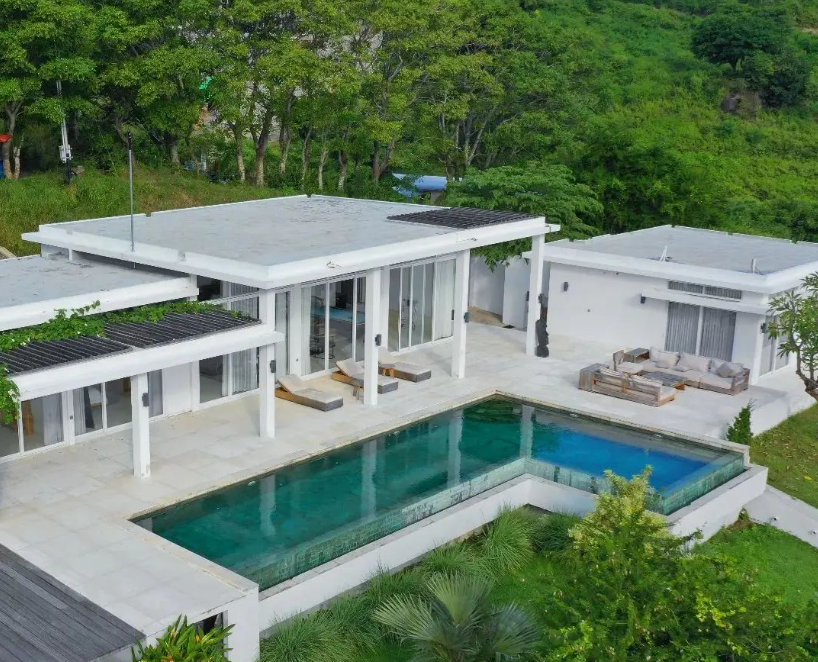 4-BR villa for sale in Kuta Lombok with MotoGP and ocean view